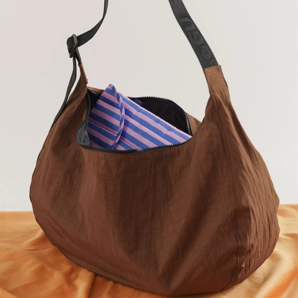 NWT Baggu Large Nylon Crescent Bag - Brown - Picture 1 of 8